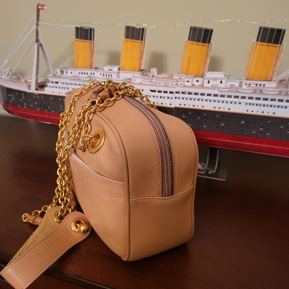 Gucci Bamboo Chain Crossbody Shoulder Leather Bag, Authentic!! w/COA. - Picture 3 of 16